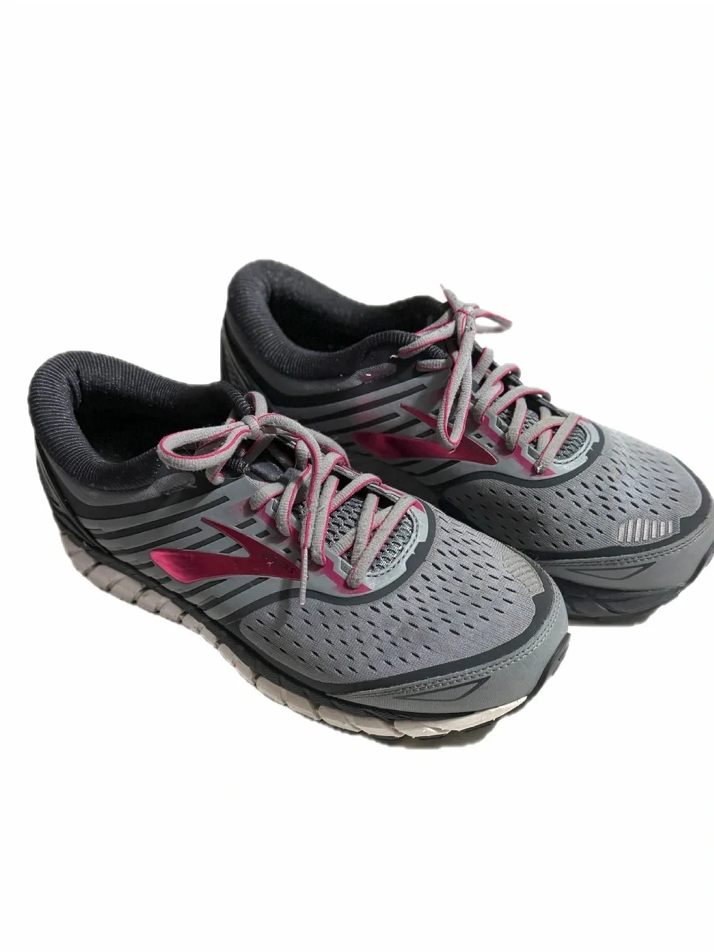 Women’s Cute Brooks Size 9 Gray and iPink Sneakers